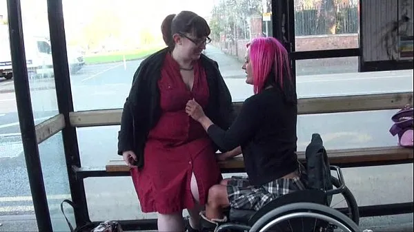 بہترین Leah Caprice and her lesbian lover flashing at a busstop پاور موویز