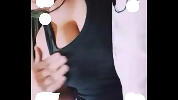 最好的 Venezuelan showing her huge tits 动力电影