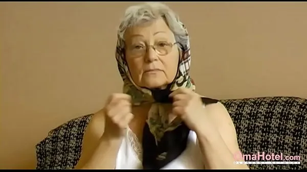 सर्वश्रेष्ठ OmaHoteL Horny Grandma Toying Her Hairy Pussy पावर मूवीज़