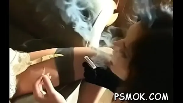 Beste Smoking scene with busty honeyPower-Filme