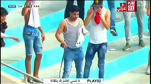 Filem Tunisian supporter shows his dick to police kuasa terbaik