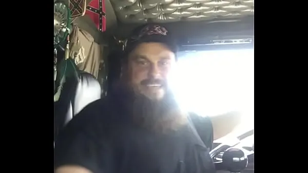 أفضل Fat guy spanking his ass inside his truck أفلام القوة