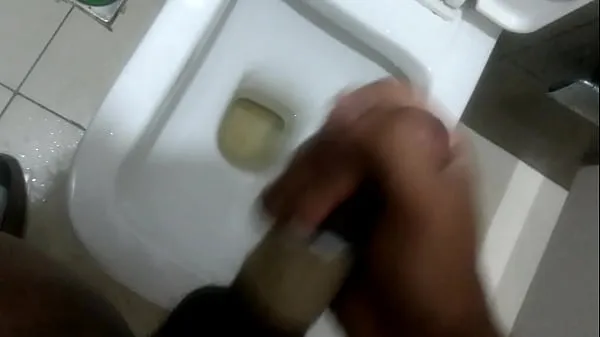 Najboljši Sexy indian gay playing with dick in office toilet močni filmi