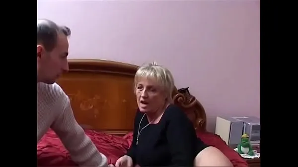 Parhaat Two mature Italian sluts share the young nephew's cock tehoelokuvat
