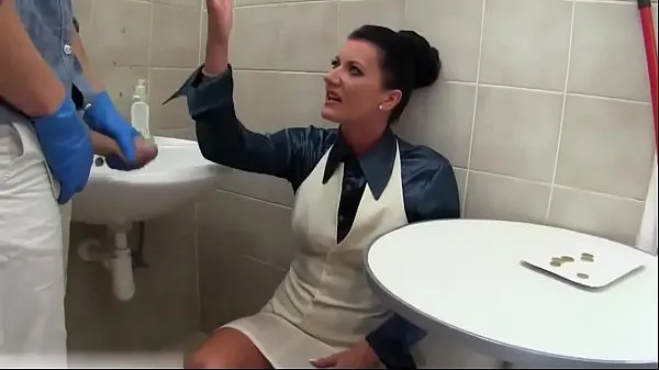 Meilleurs Glamour pipi bébé suceuse dans la salle de bain partie 3 films puissants