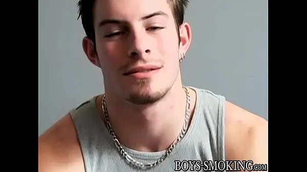 أفضل Thug jock Mike Roberts smoking and solo masturbation cumshot أفلام القوة