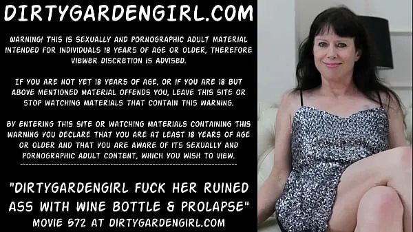 Phim quyền lực Dirtygardengirl fucking her ruined ass with two wine bottles big and bigger. Then prolapse hay nhất