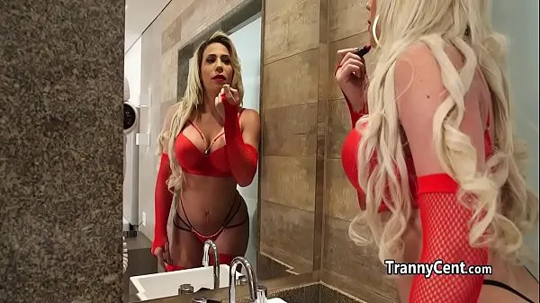 Najboljši Tgirl slut in red played with cock solo močni filmi