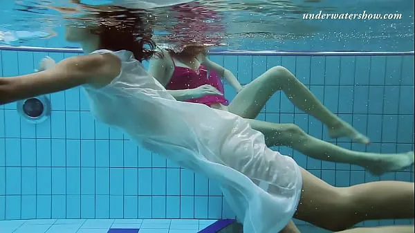 Parhaat Underwater swimming pool lesbians Lera and Sima Lastova tehoelokuvat