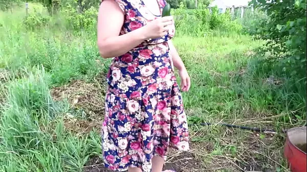 Film A mature bbw fucks with a cucumber in nature outside the city in public places Her natural boobs and gorgeous booty blend in with the natural landscape kekuatan terbaik