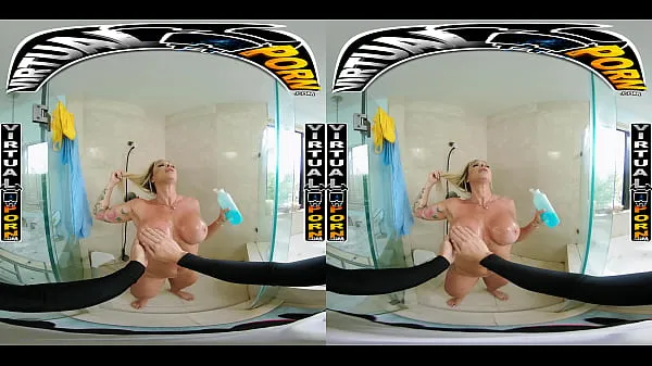 สุดยอด Busty Blonde MILF Robbin Banx Seduces Step Son In Shower ภาพยนตร์ที่ทรงพลัง