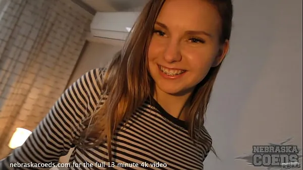 Beste neues Mädchen 19yo mit Zahnspange zum ersten Mal im StudioPower-Filme