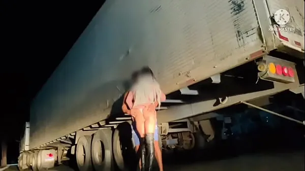 بہترین TRUCKER FUCKED THE NAUGHTY CUZINHO ON THE ROAD'S SIDE پاور موویز