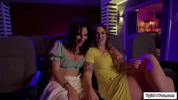 सर्वश्रेष्ठ Cheating trans Ariel Demure is in a double date and shows her cock to a curvy big tits brunette sucks it and then the busty shemale fucks her पावर मूवीज़