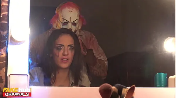 최고의 Fakehub Originals - Fake Horror Movie goes wrong when real killer enters star actress dressing room - Halloween Special 파워 영화