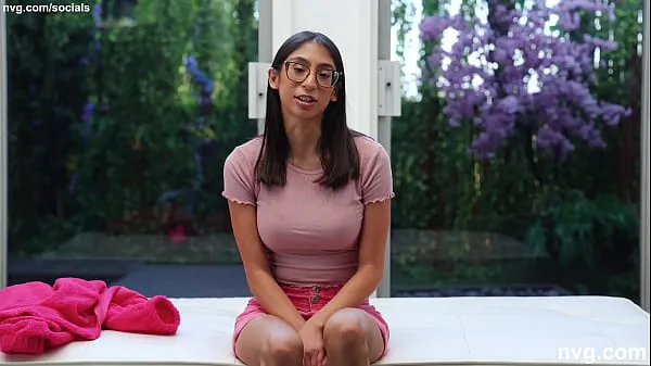 Meilleurs Nerdy gamer girl est une MACHINE À ORGASME films puissants