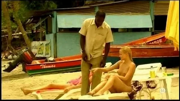 Parhaat Young blonde white girl with black lover - Interracial Vacation tehoelokuvat
