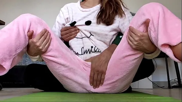 En iyi asian amateur real homemade teasing pussy and small tits fetish in pajamas güçlü Filmler